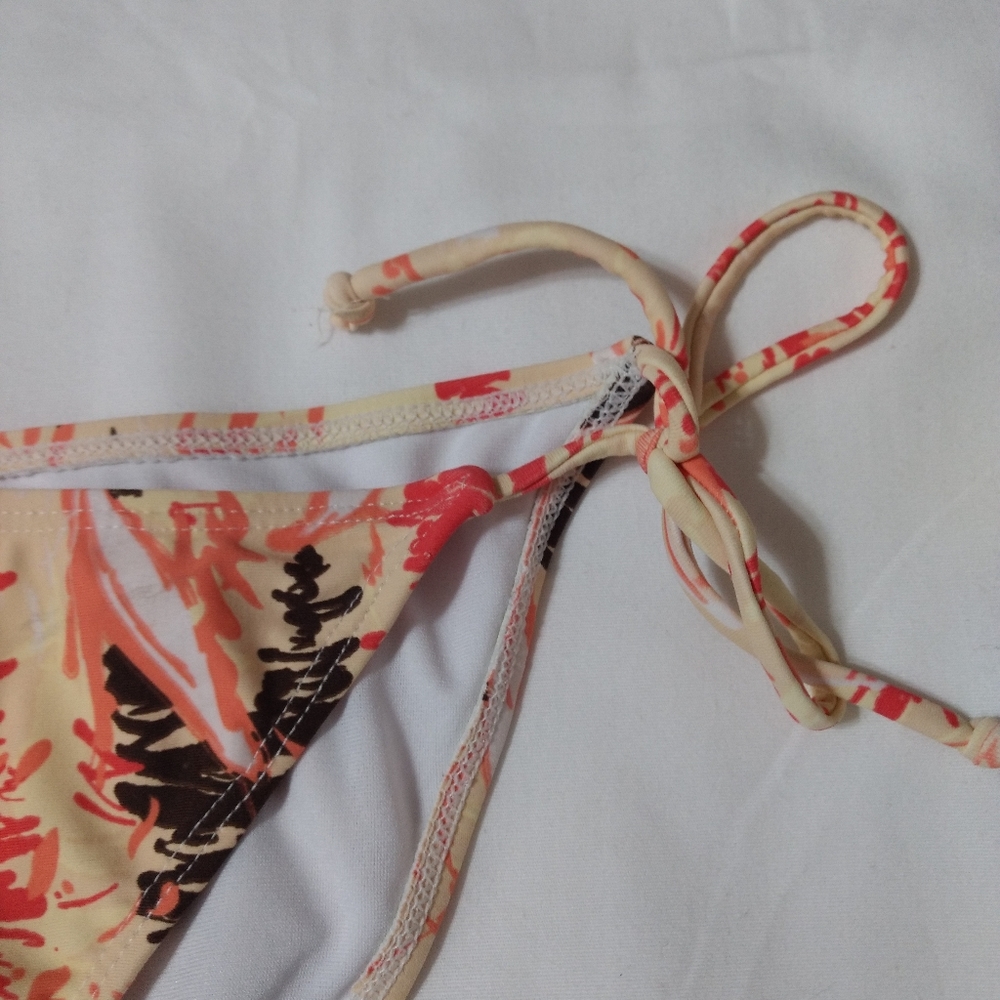 Tropical bikini - Picture 2 of 5